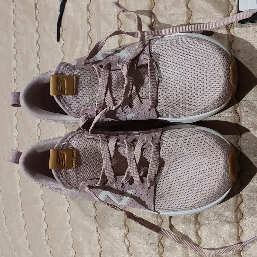 New Balance Womens Tennis Shoes SZ 8.5